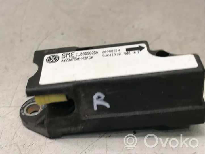 Volkswagen PASSAT B5 Airbag deployment crash/impact sensor 1J0909606N