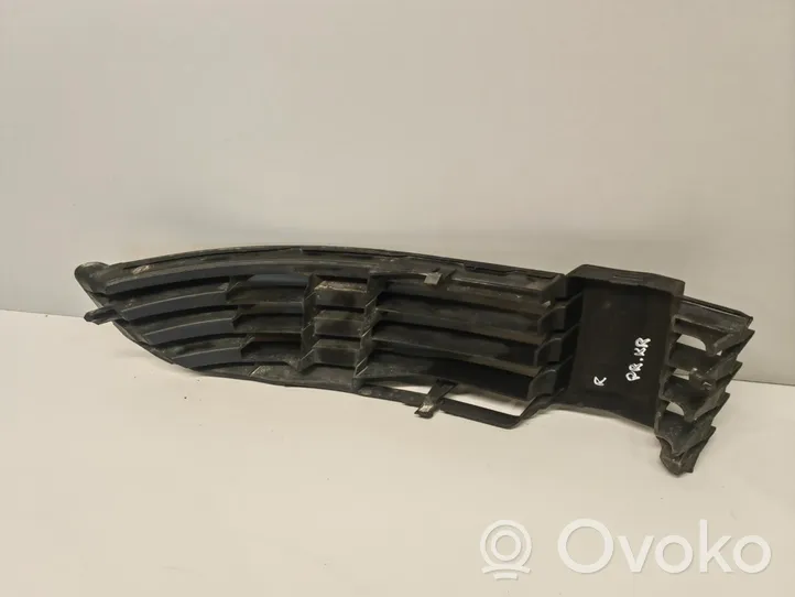 Volkswagen PASSAT B5.5 Grille inférieure de pare-chocs avant 3B0853665H