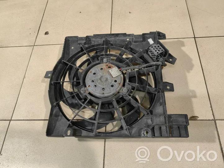 Opel Zafira B Jäähdyttimen jäähdytinpuhallin 13158655