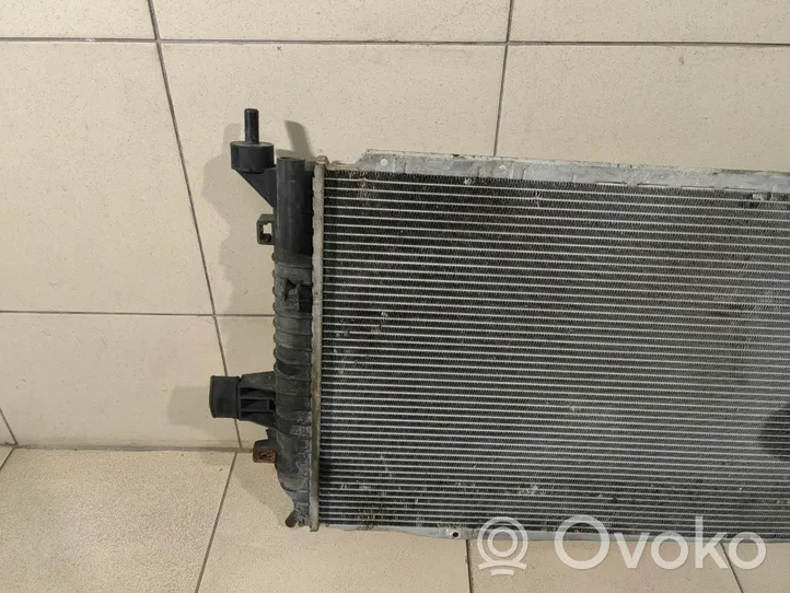 Opel Zafira B Radiateur de refroidissement 