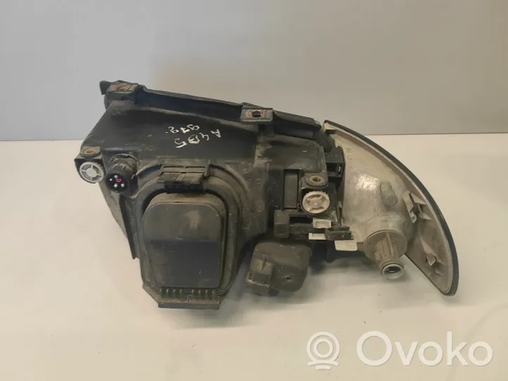 Audi A4 S4 B5 8D Lampa przednia 