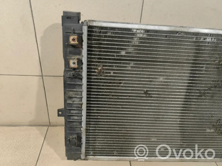 Volkswagen PASSAT B5 Radiateur de refroidissement 8D0121251P