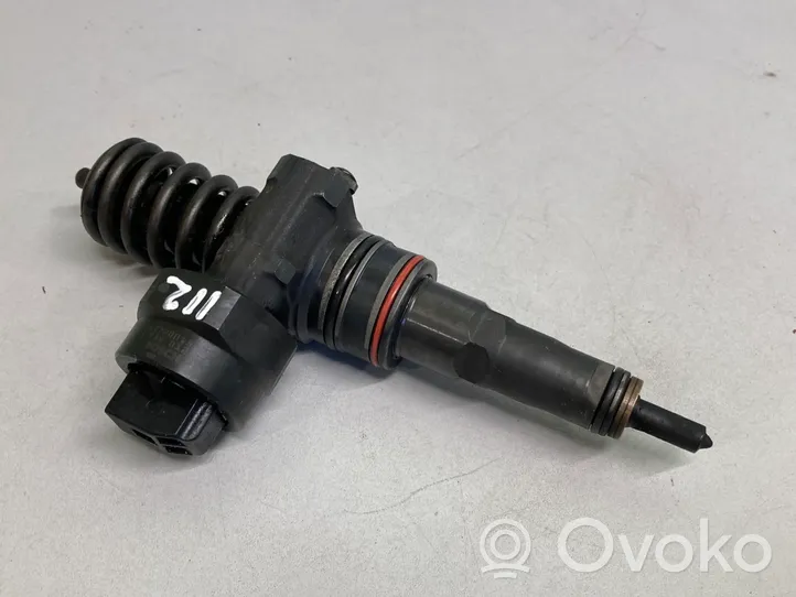 Volkswagen Golf IV Inyector de combustible 038130073J