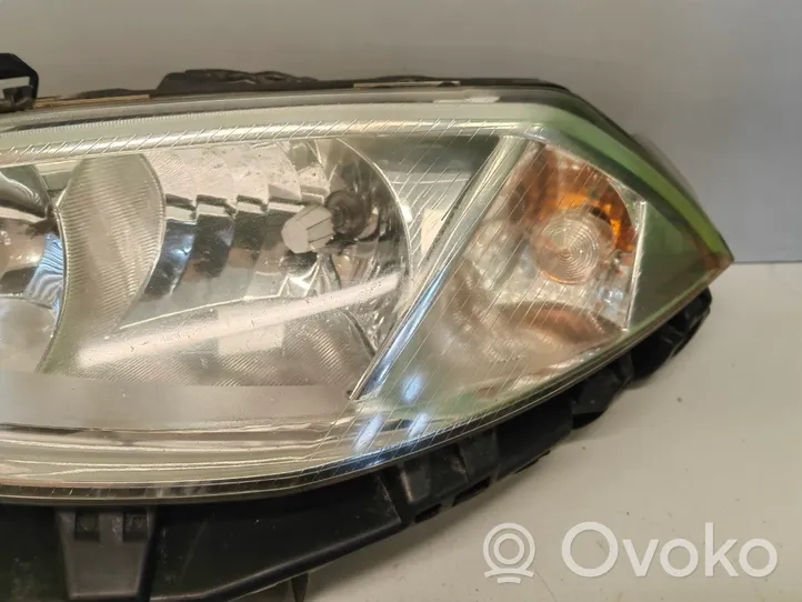 Renault Megane II Lampa przednia 