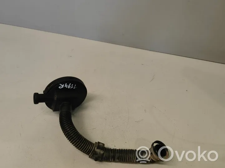 Volkswagen Touran I Breather/breather pipe/hose 03C103201D
