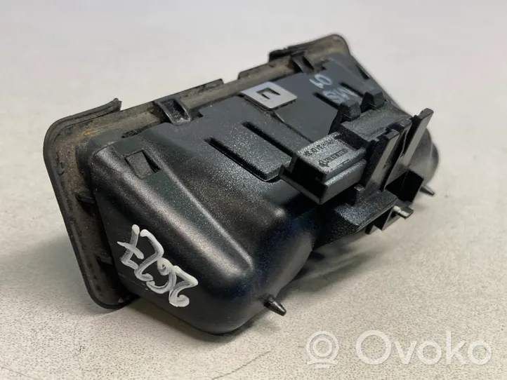 BMW X5 E70 Griff Taster Öffner Heckklappe Kofferraumdeckel 7118158