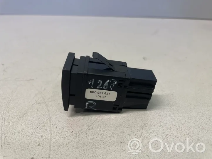 Volkswagen Polo Interruptor de la calefacción de la luna/parabrisas 6Q0959621