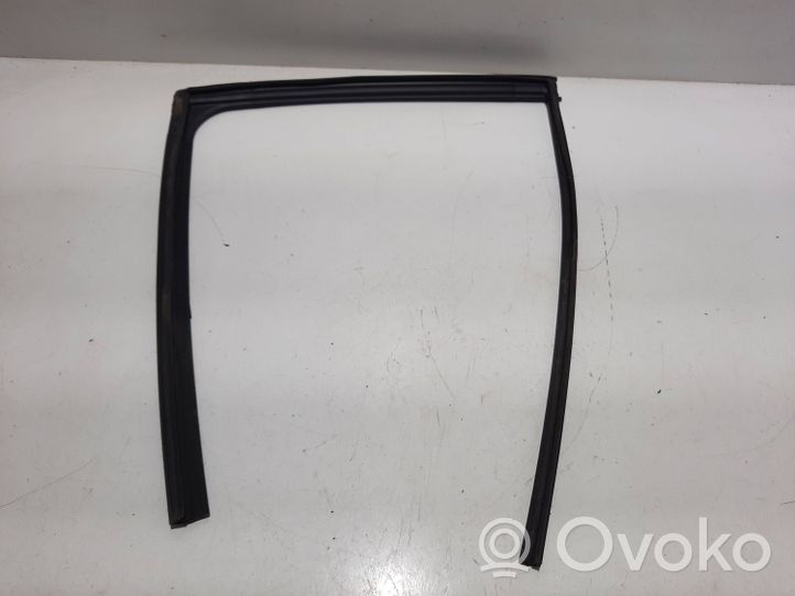 Mazda 6 Rivestimento vetro lato posteriore 4J151523