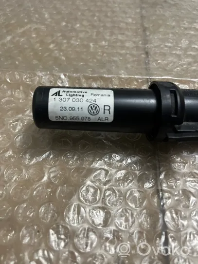 Volkswagen Tiguan Headlight washer spray nozzle 5N0955978