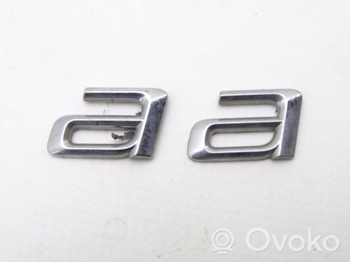 Skoda Octavia Mk2 (1Z) Mostrina con logo/emblema della casa automobilistica SKODA_OCTAVIA_II_04-13_LI