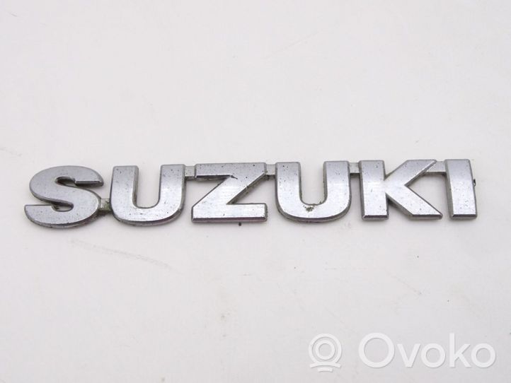 Suzuki Grand Vitara II Mostrina con logo/emblema della casa automobilistica 