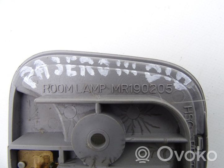 Mitsubishi Pajero Lampka podsufitki tylna MR190205