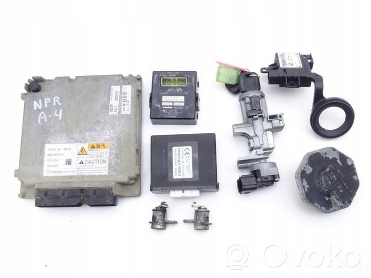 Isuzu N Series Komputer / Sterownik ECU silnika 8980399475