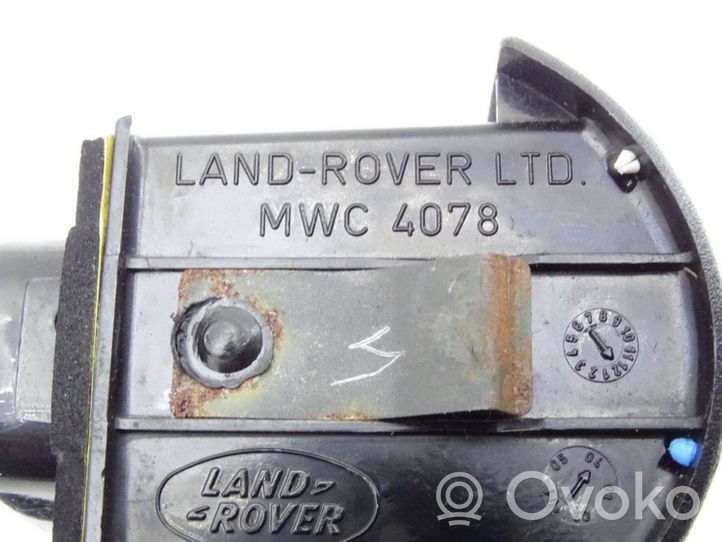 Land Rover Freelander Kojelaudan sivutuuletussuuttimen kehys MWC4078