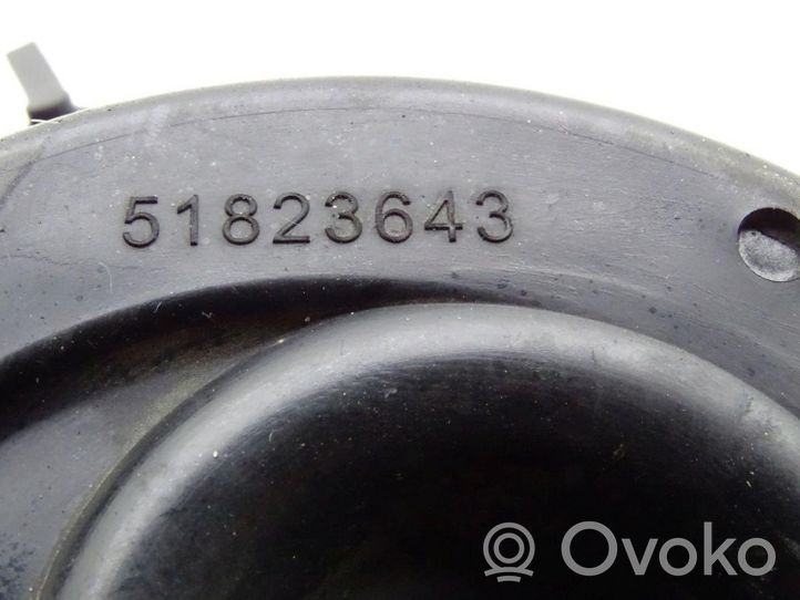 Fiat Grande Punto Ohjauspyörän pylvään verhoilu 51823643