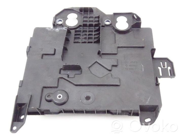 Renault Clio III Support boîte de batterie 8200314273