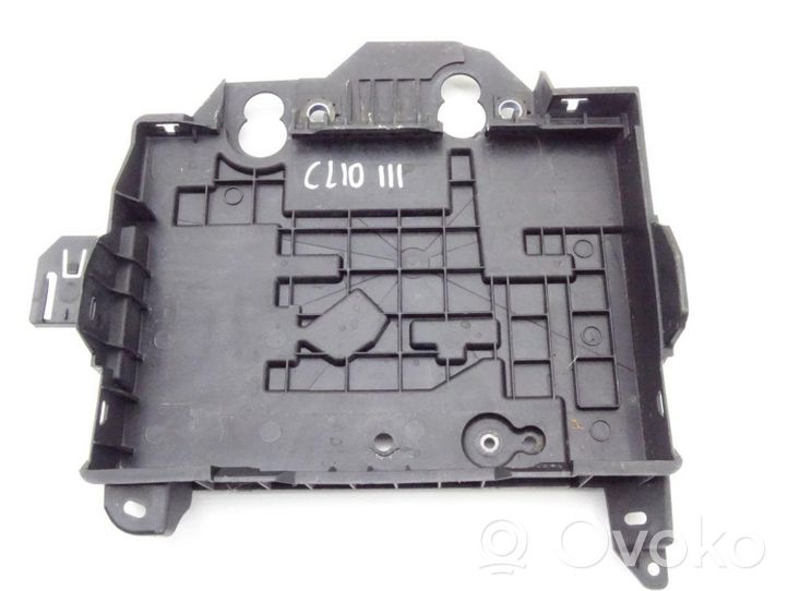 Renault Clio III Support boîte de batterie 8200314273