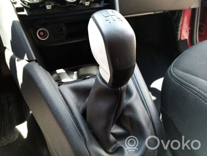 Peugeot 208 Commutateur / bouton de changement de vitesse 