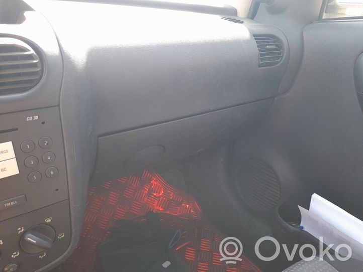 Opel Combo C Paneelin laatikon/hyllyn pehmuste 