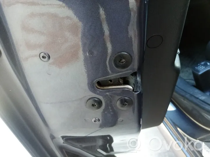 Renault Latitude (L70) Coupe door lock (next to the handle) 