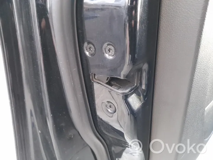 Ford Focus C-MAX Coupe-mallin oven lukko (kahvan vieressä) 
