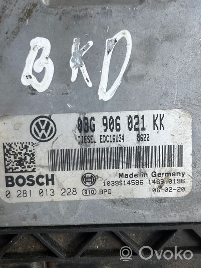 Volkswagen Golf V Variklio valdymo blokas 03G906021KK