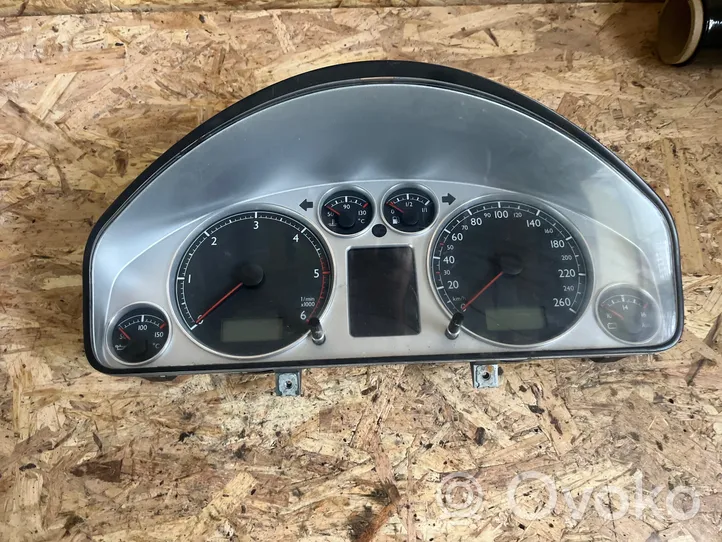 Volkswagen Sharan Speedometer (instrument cluster) 7M3920840Q