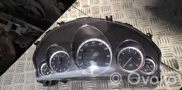 Mercedes-Benz C W204 Tachimetro (quadro strumenti) 