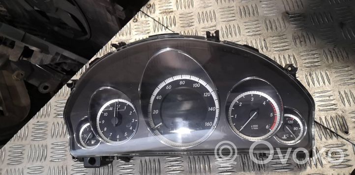 Mercedes-Benz C W204 Compteur de vitesse tableau de bord 