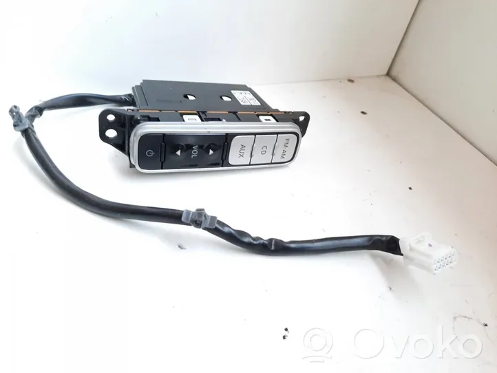 Nissan Leaf I (ZE0) Autres commutateurs / boutons / leviers 3ND1A210484