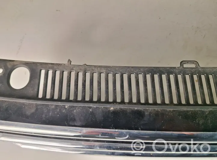 Volkswagen Touran III Grille de calandre avant 5TA853651H