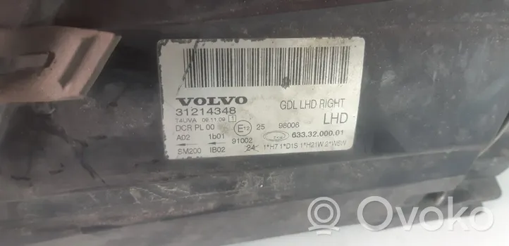 Volvo V70 Lampa przednia 31214348