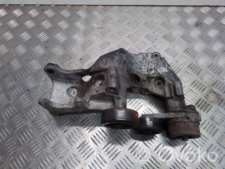 Hyundai Santa Fe Generator/alternator bracket 