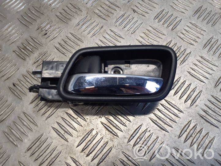 Honda CR-V Front door interior handle 