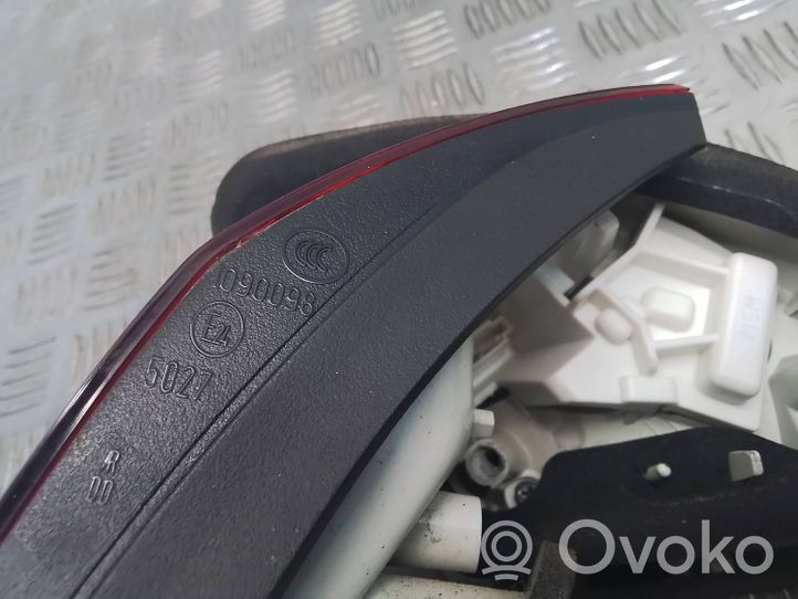 Opel Astra J Luci posteriori del portellone del bagagliaio 1090098