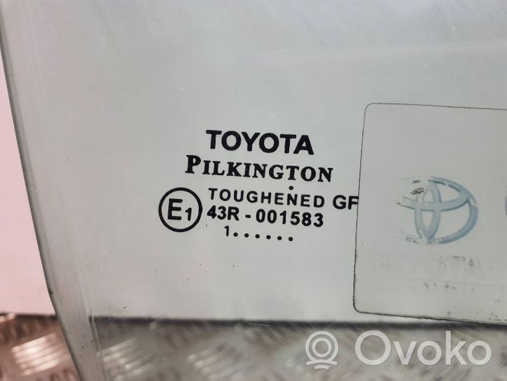 Toyota Yaris Vetro del finestrino della portiera anteriore - quattro porte 43R001583