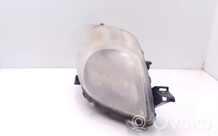 Toyota Yaris Lampa przednia 811100D120