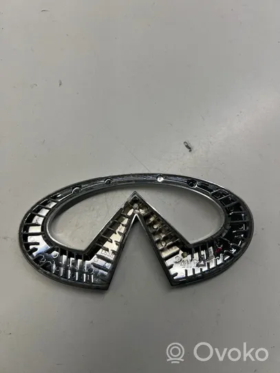 Infiniti Q50 Mostrina con logo/emblema della casa automobilistica 