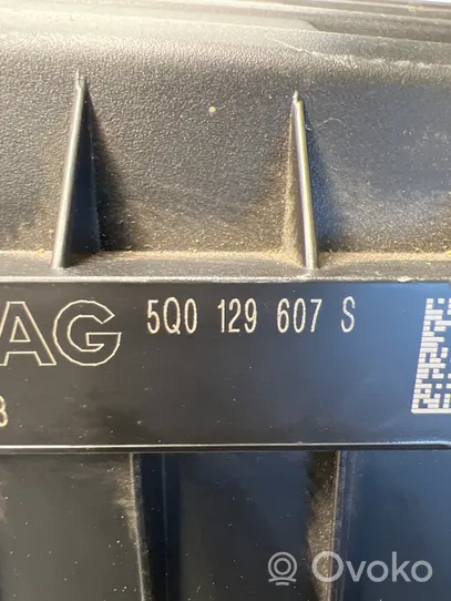 Skoda Octavia Mk3 (5E) Caja del filtro de aire 5Q0129607S