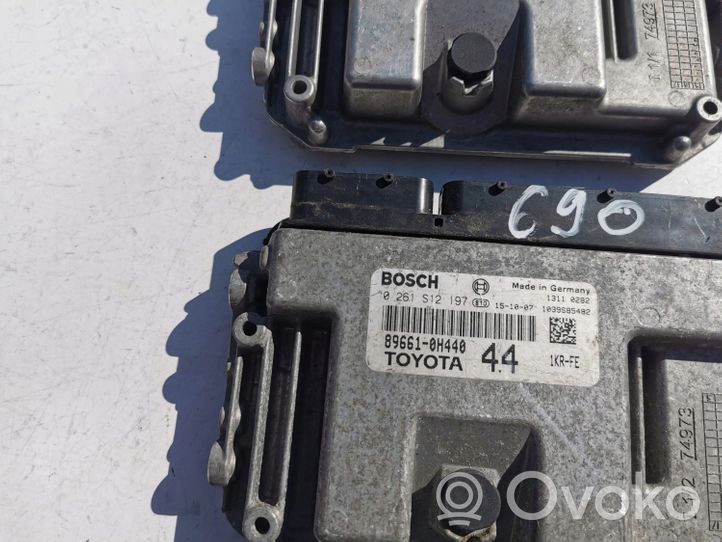 Toyota Aygo AB10 Komputer / Sterownik ECU i komplet kluczy 89661-0H440--