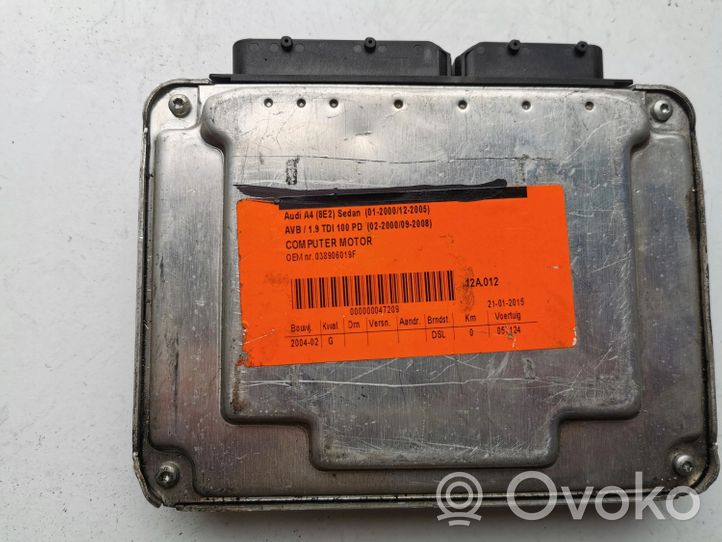 Audi A4 S4 B5 8D Komputer / Sterownik ECU i komplet kluczy 0281011210-