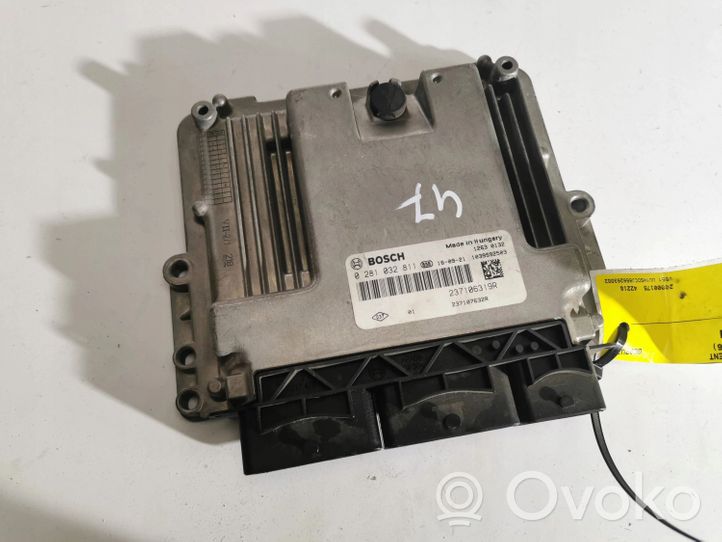 Dacia Duster Komputer / Sterownik ECU i komplet kluczy 0281032811--