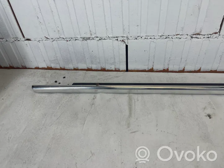 Opel Insignia A Front door glass trim molding 13228108