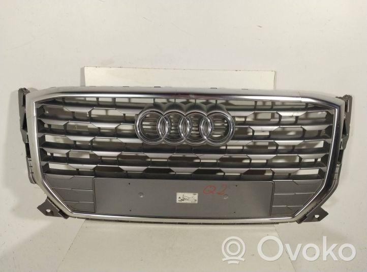 Audi Q2 - Maskownica / Grill / Atrapa górna chłodnicy 81A853651