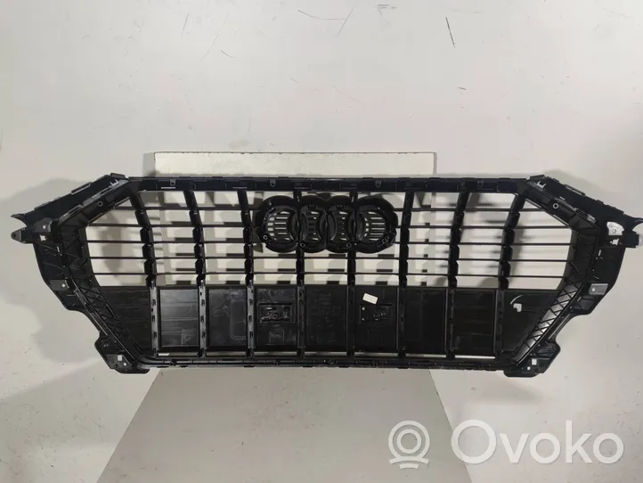 Audi Q3 F3 Grotelės viršutinės 83A853651F