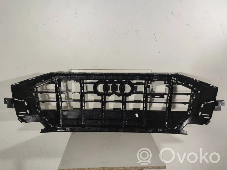 Audi Q8 Griglia superiore del radiatore paraurti anteriore 4M8853651AT