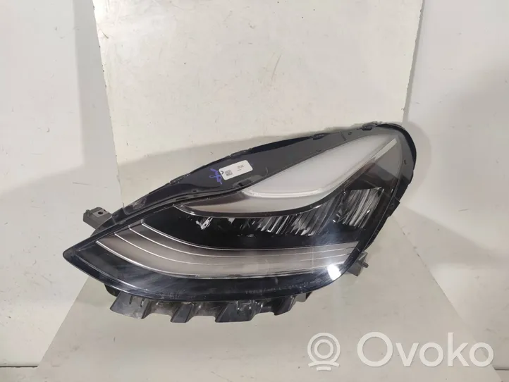 Tesla Model 3 Lampa przednia 107737500C