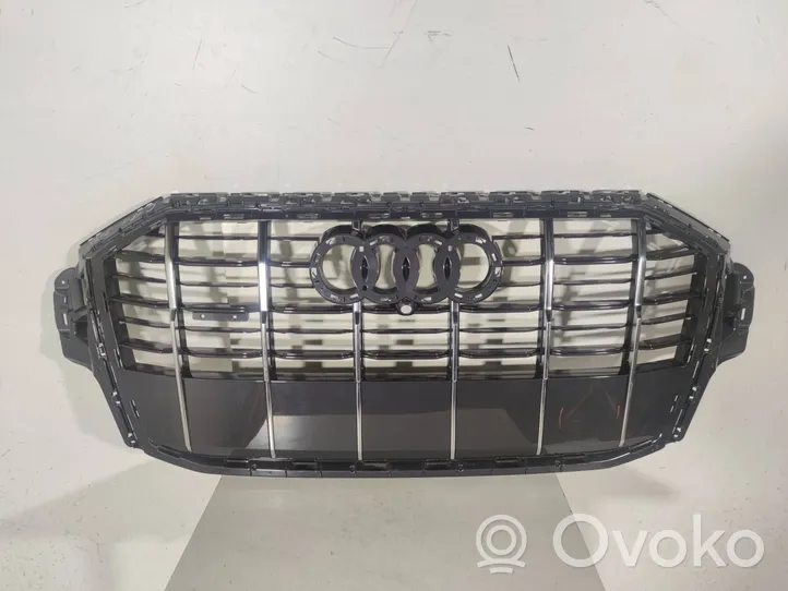 Audi Q7 4M Grotelės priekinės 4M0853651AF