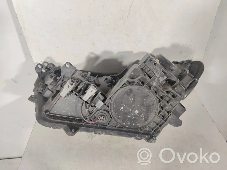 Toyota RAV 4 (XA40) Lampa przednia W3049