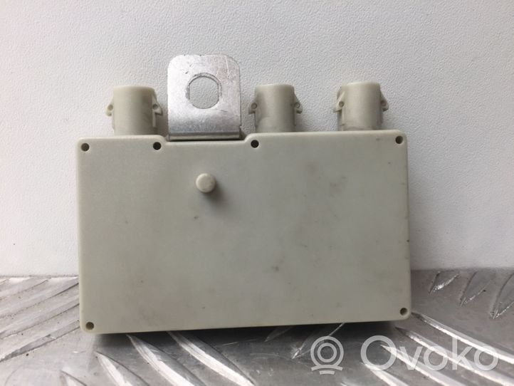 BMW 7 E65 E66 Antenas pastiprinātājs 8368205